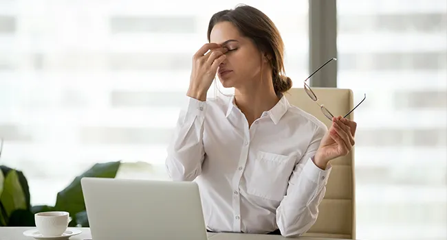 Migraine Aura: Symptoms, Types, Causes & Management